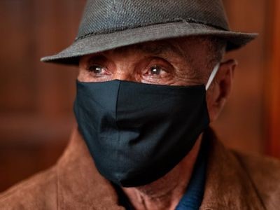 Homme masque